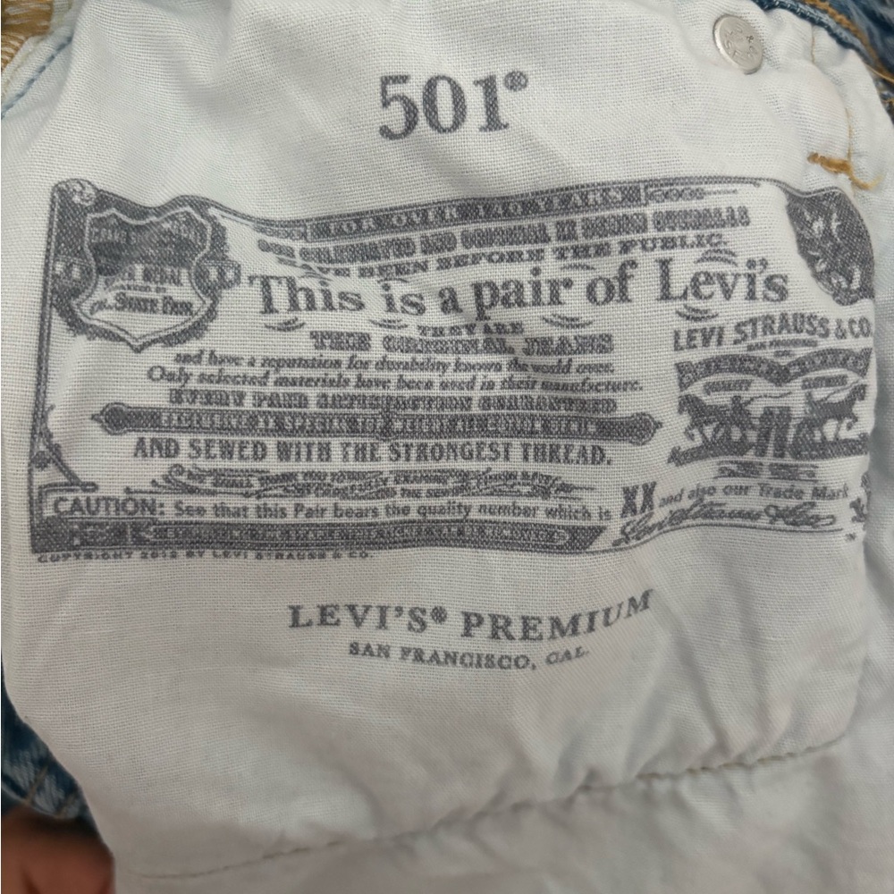 Levi’s 501 Blue Distressed Jeans - Picture 4 of 4